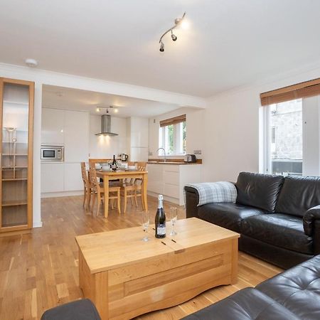 Dwellcome Home Ltd 2 King Beds West End Apt, Half Mile To Union Street Yet Quiet, Free Allocated Parking Space At Rear Entrance & Fast Wifi, Ideal For Long Term Contractor, Corporate, Etc Stays, Regular Housekeeping Option - See Our Site For Assuranc แอเบอร์ดีน ภายนอก รูปภาพ