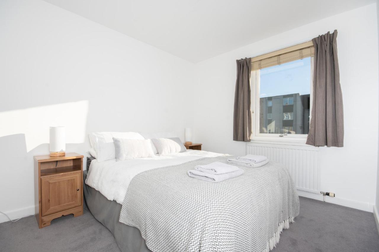 Dwellcome Home Ltd 2 King Beds West End Apt, Half Mile To Union Street Yet Quiet, Free Allocated Parking Space At Rear Entrance & Fast Wifi, Ideal For Long Term Contractor, Corporate, Etc Stays, Regular Housekeeping Option - See Our Site For Assuranc แอเบอร์ดีน ภายนอก รูปภาพ