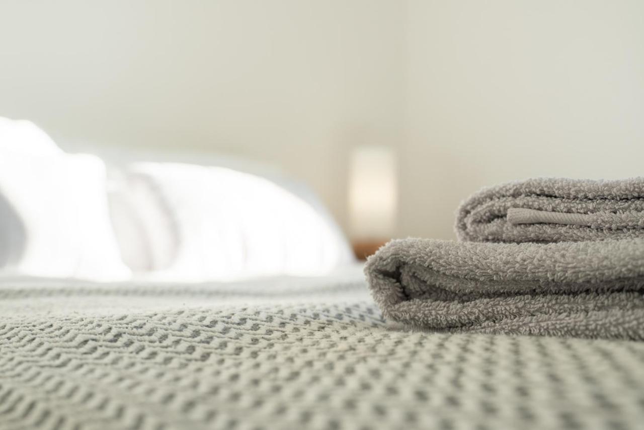 Dwellcome Home Ltd 2 King Beds West End Apt, Half Mile To Union Street Yet Quiet, Free Allocated Parking Space At Rear Entrance & Fast Wifi, Ideal For Long Term Contractor, Corporate, Etc Stays, Regular Housekeeping Option - See Our Site For Assuranc แอเบอร์ดีน ภายนอก รูปภาพ