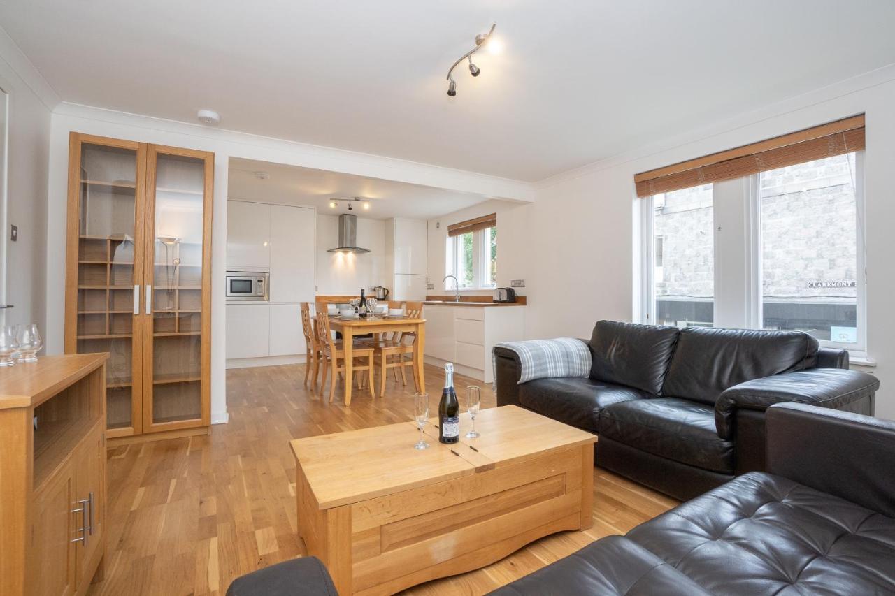 Dwellcome Home Ltd 2 King Beds West End Apt, Half Mile To Union Street Yet Quiet, Free Allocated Parking Space At Rear Entrance & Fast Wifi, Ideal For Long Term Contractor, Corporate, Etc Stays, Regular Housekeeping Option - See Our Site For Assuranc แอเบอร์ดีน ภายนอก รูปภาพ