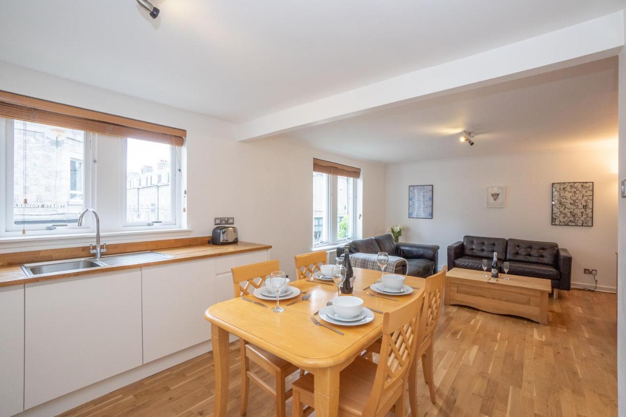 Dwellcome Home Ltd 2 King Beds West End Apt, Half Mile To Union Street Yet Quiet, Free Allocated Parking Space At Rear Entrance & Fast Wifi, Ideal For Long Term Contractor, Corporate, Etc Stays, Regular Housekeeping Option - See Our Site For Assuranc แอเบอร์ดีน ภายนอก รูปภาพ